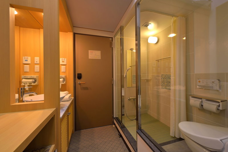 Okinawa Kariyushi LCH Izumizaki Kenchomae, Naha, Japón