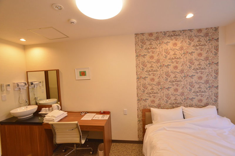 Okinawa Kariyushi LCH Izumizaki Kenchomae, Naha, Japón