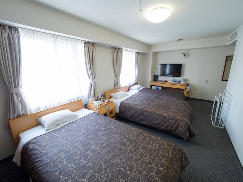 Hotel Shin Osaka, Suita, Japan