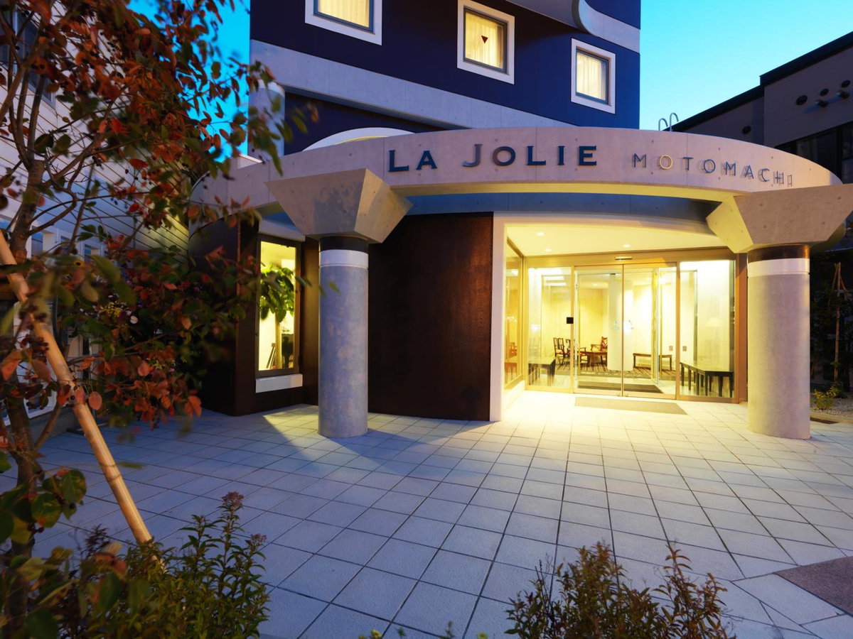 La Jolie Motomachi, Japan