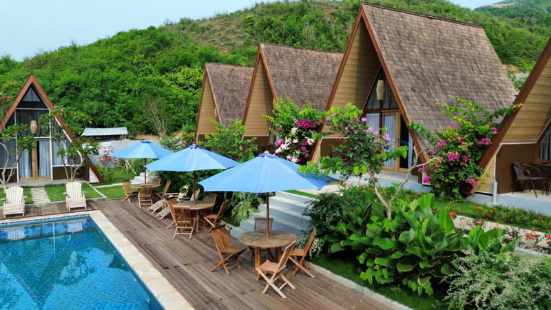 Maya Ocean Resort, Praya, Indonesia