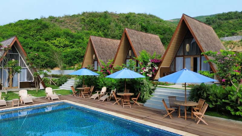 Maya Ocean Resort, Praya, Indonesia