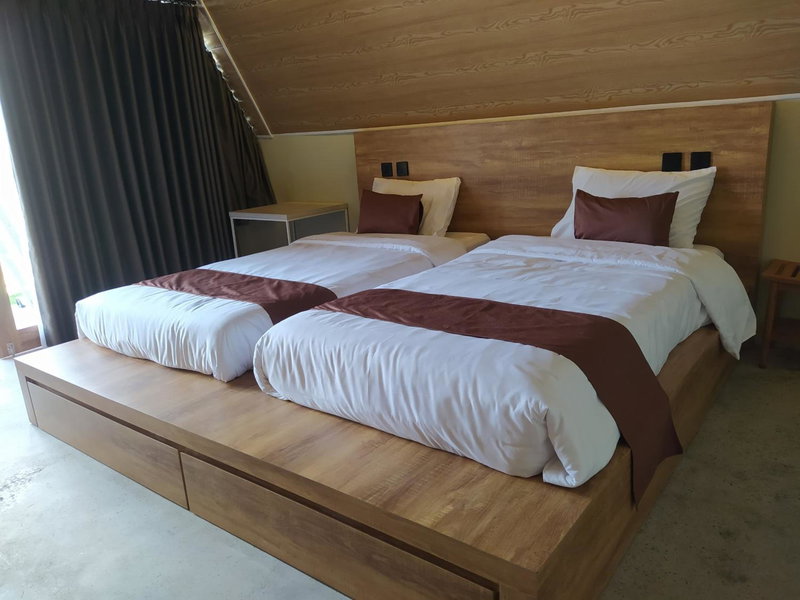 Maya Ocean Resort, Praya, Indonesia