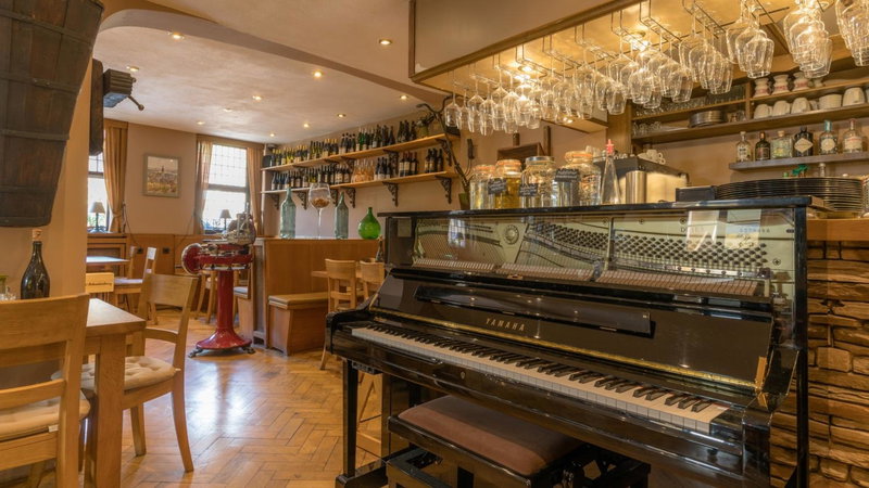 Weinhotel des Riesling Zum Grünen Kranz, Rüdesheim am Rhein, Germany