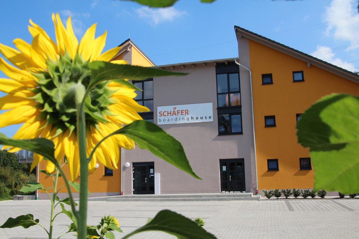 Schäfer Boardinghouse, Deutschland