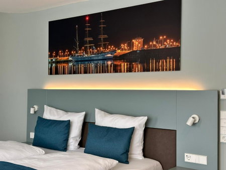 Hotel Schöne Aussicht, Stilvoll modern, direkt am Rüstersieler Hafen, Wilhelmshaven, Germany