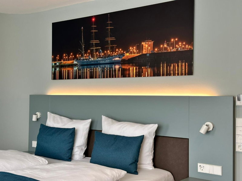 Hotel Schöne Aussicht, Stilvoll modern, direkt am Rüstersieler Hafen, Wilhelmshaven, Germany