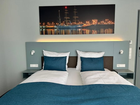 Hotel Schöne Aussicht, Stilvoll modern, direkt am Rüstersieler Hafen, Wilhelmshaven, Germany