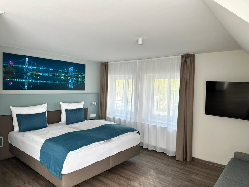 Hotel Schöne Aussicht, Stilvoll modern, direkt am Rüstersieler Hafen, Wilhelmshaven, Germany