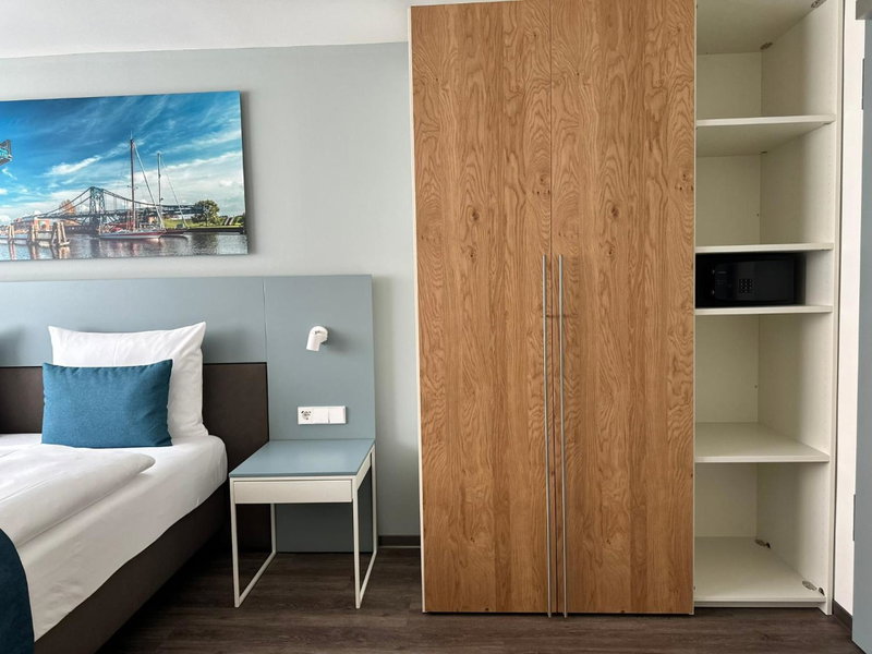 Hotel Schöne Aussicht, Stilvoll modern, direkt am Rüstersieler Hafen, Wilhelmshaven, Germany