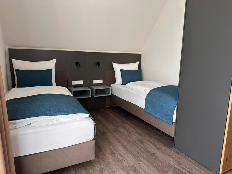 Hotel Schöne Aussicht, Stilvoll modern, direkt am Rüstersieler Hafen, Wilhelmshaven, Germany