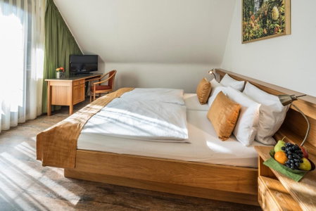 Hotel - Landgasthof Rebstock, Nimburg, Germany