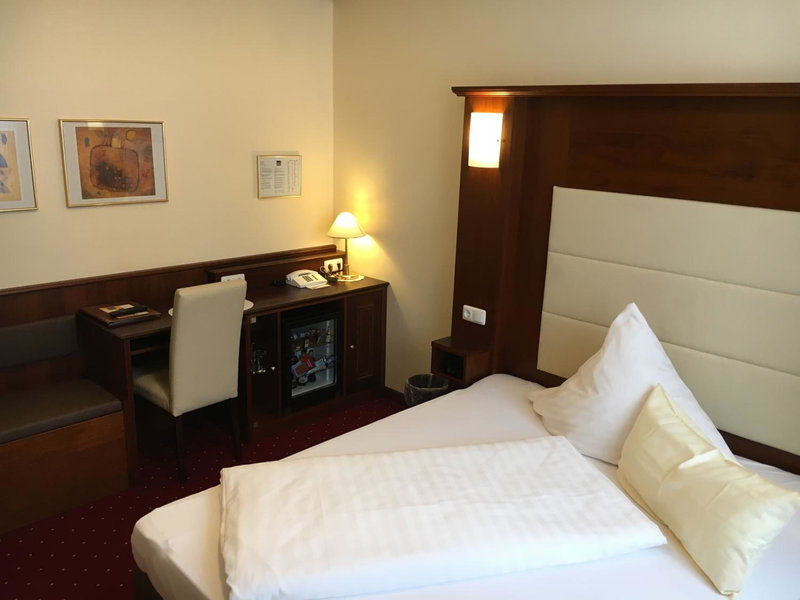 Klassik Hotel am Tor - 3 Sterne Superior direkt am Unteren Tor, Weiden, Germany