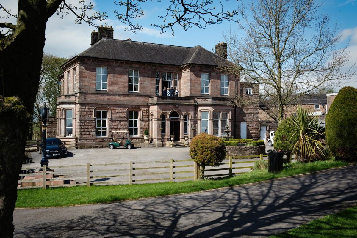 Hotel · Whiston Hall, Whiston