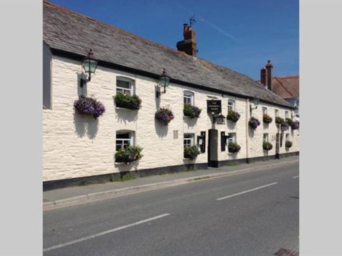 Hotel · Farmers Arms, St Merryn