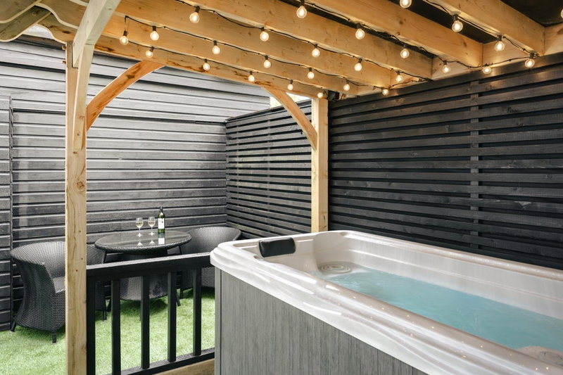 Aphrodites Group - Luxury Hot Tub Suites in Central Lake District!, Bowness-on-Windermere, United Kingdom