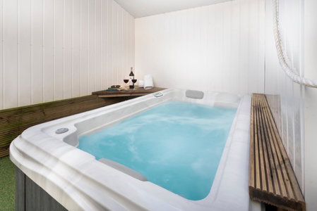 Aphrodites Group - Luxury Hot Tub Suites in Central Lake District!, Bowness-on-Windermere, United Kingdom