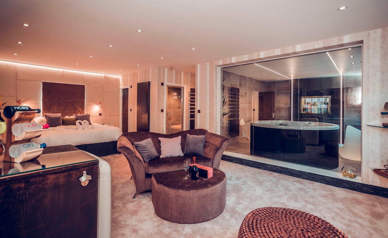 Aphrodites Group - Luxury Hot Tub Suites in Central Lake District!, Bowness-on-Windermere, United Kingdom