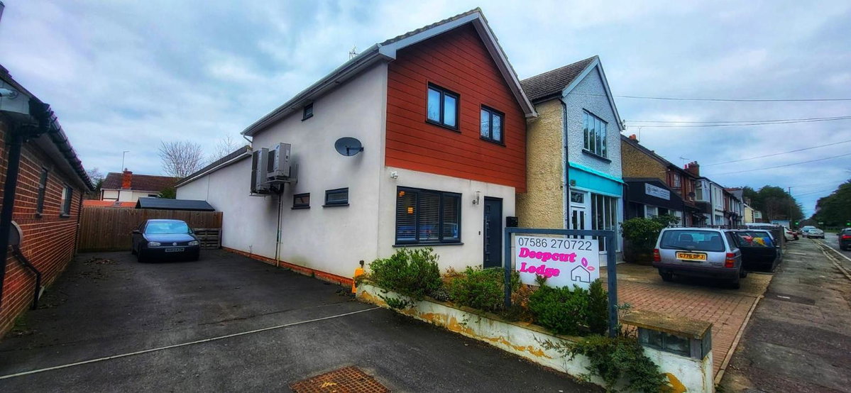 Deepcut Lodge Bed & Breakfast Self Service, United Kingdom
