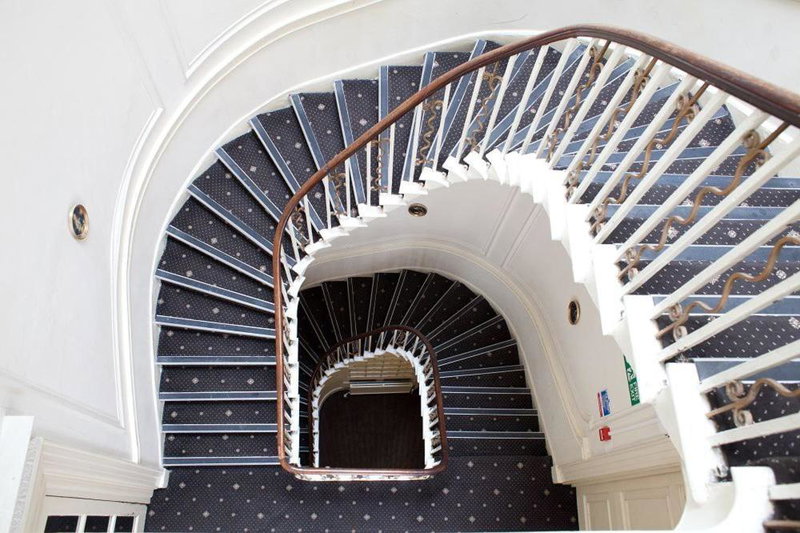 Rose Court Hotel, London, Великобритания