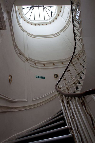 Rose Court Hotel, London, Великобритания