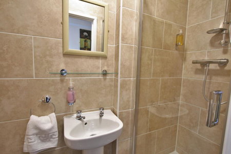 Central Hotel Cheltenham by Roomsbooked, Cheltenham, United Kingdom