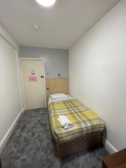 Gainsborough Lodge, Horley, United Kingdom