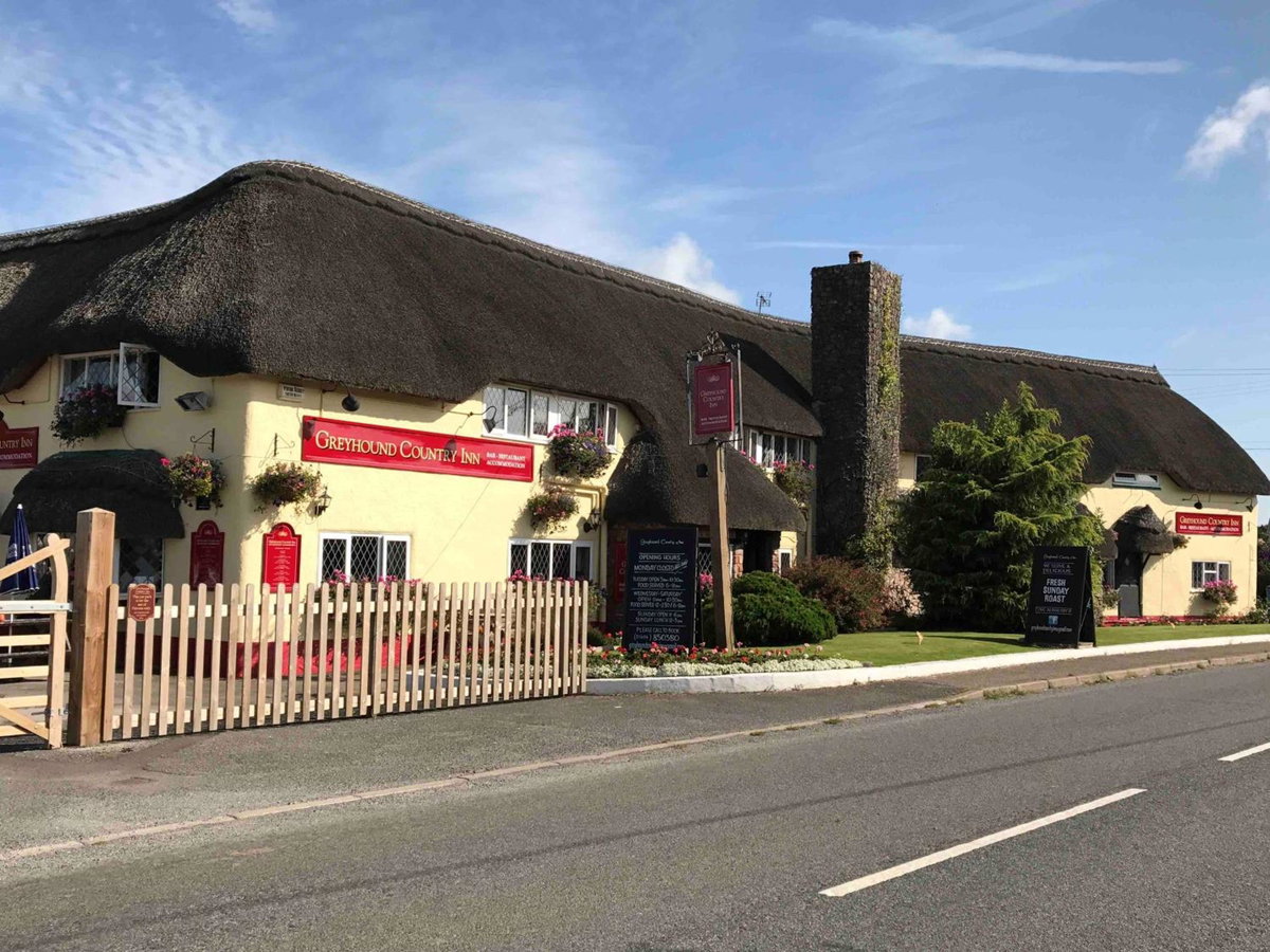 Greyhound Country Inn, Великобритания