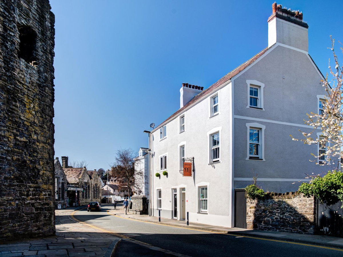 Hotel · Number 18, Conwy