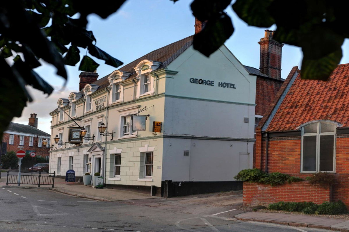 Отель · Best Western The George Hotel, Swaffham, Swaffham
