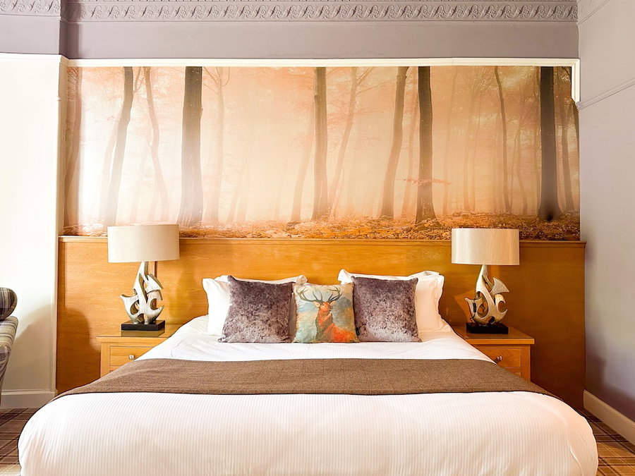 The Glen Mhor Hotel and Uile-bheist Brewery & Distillery, Inverness, Великобритания