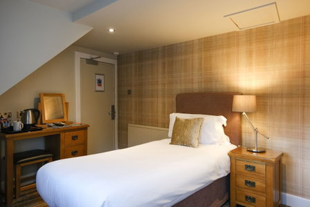 The Glen Mhor Hotel and Uile-bheist Brewery & Distillery, Inverness, Великобритания