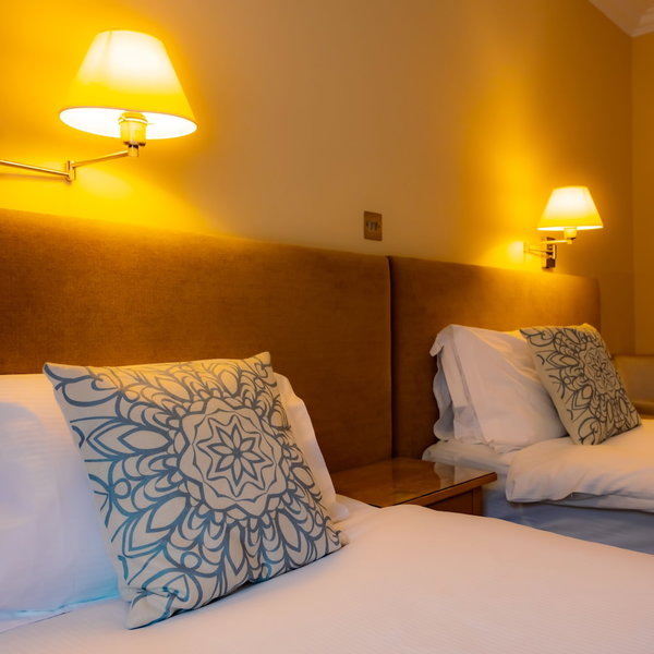 The Glen Mhor Hotel and Uile-bheist Brewery & Distillery, Inverness, Великобритания