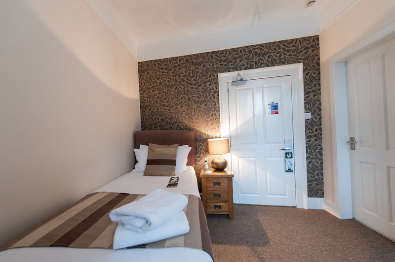 The Glen Mhor Hotel and Uile-bheist Brewery & Distillery, Inverness, Великобритания