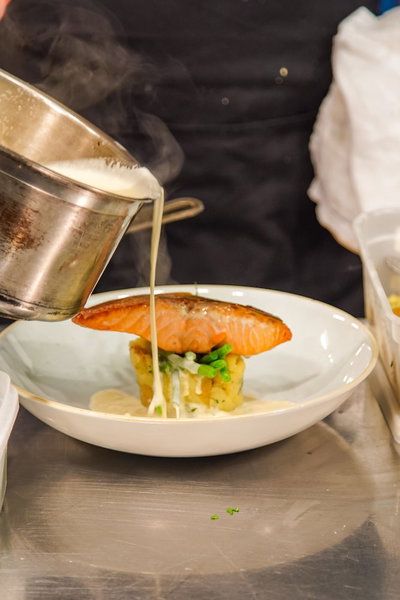 The Glen Mhor Hotel and Uile-bheist Brewery & Distillery, Inverness, Великобритания