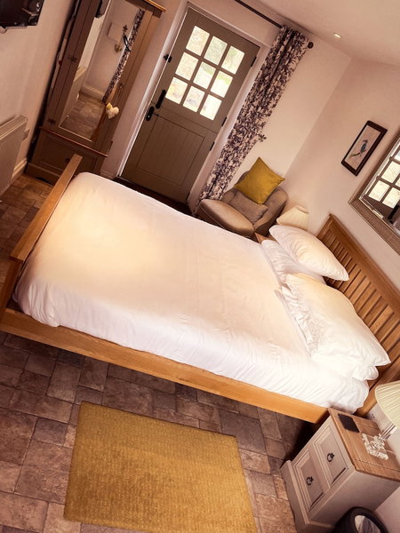 Inn For All Seasons, Carterton, United Kingdom