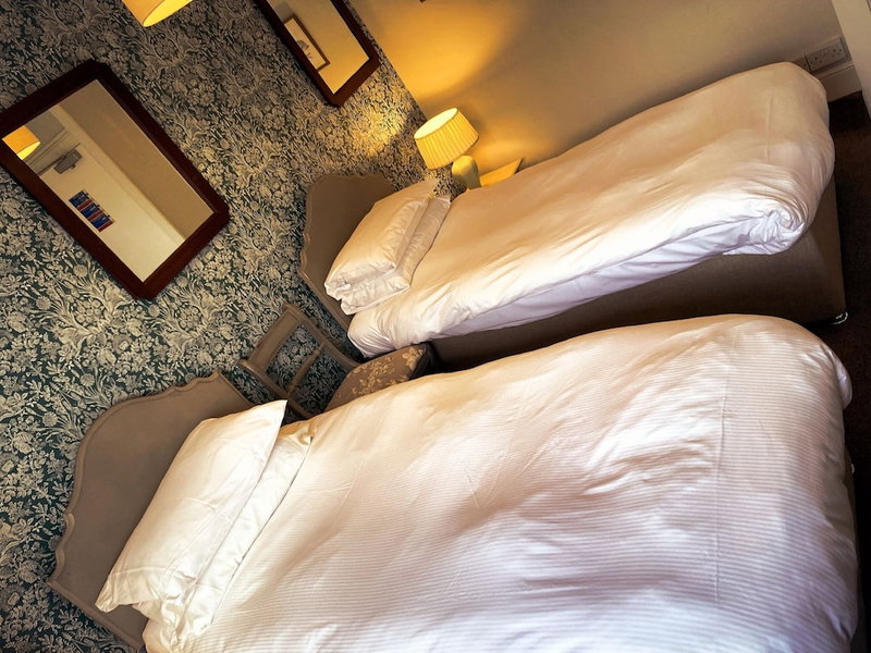 Inn For All Seasons, Carterton, United Kingdom