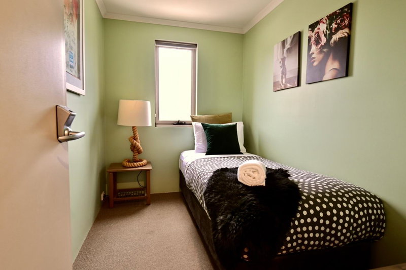 Sow and Piglets Guesthouse, Port Campbell, Australia