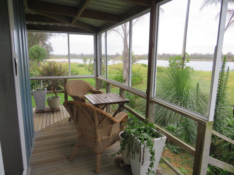 Lakes Entrance Waterfront Cottages with King Beds, Lakes Entrance, Australia
