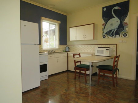Lakes Entrance Waterfront Cottages with King Beds, Lakes Entrance, Australia