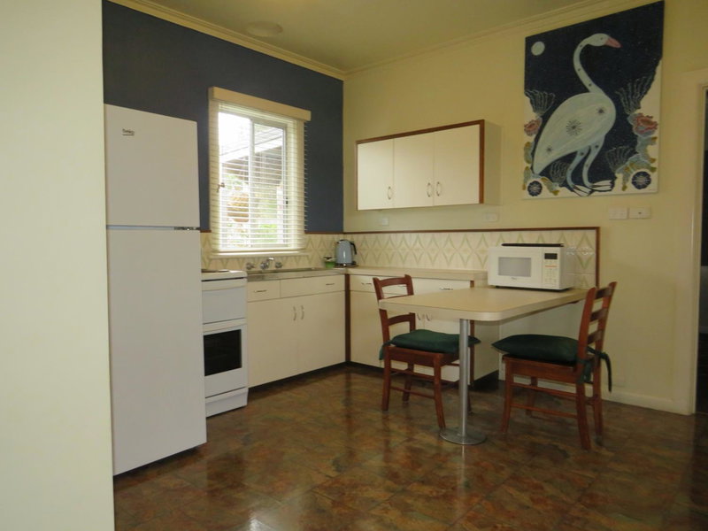 Lakes Entrance Waterfront Cottages with King Beds, Lakes Entrance, Australia