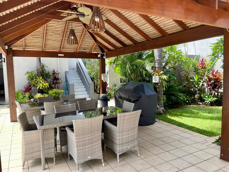 Burleigh Palms Holiday Apartments, Palm Beach, Australia