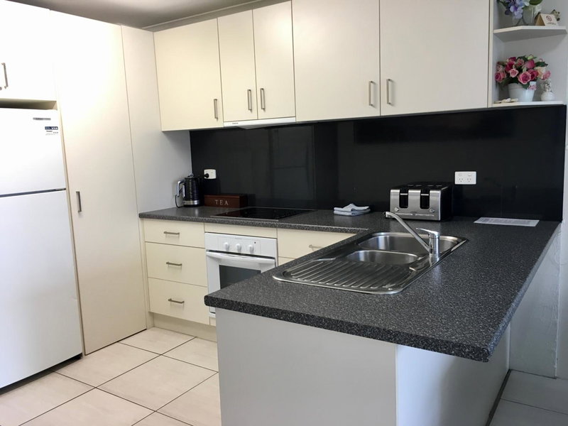 Burleigh Palms Holiday Apartments, Palm Beach, Australia
