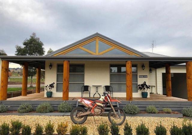 Daysend Cottages, Merrijig, Australia