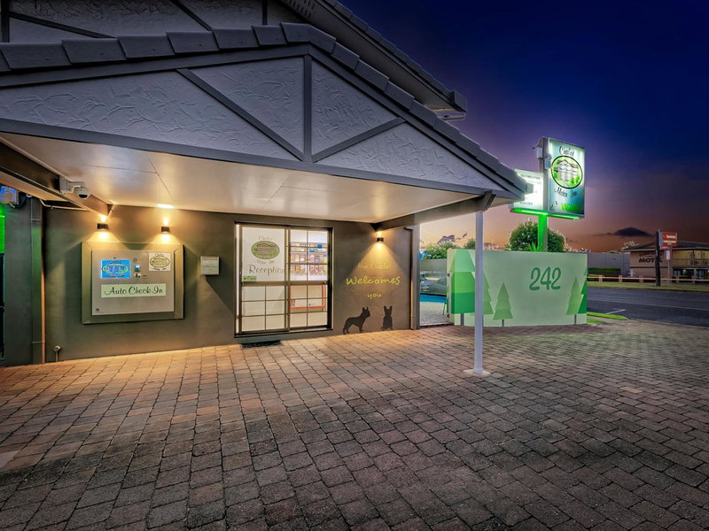 Chalet Motor Inn, Bundaberg, Australia