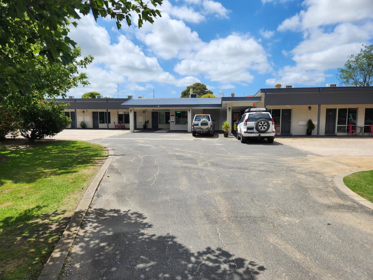 Hotel · Motel24Seven and Apartments, Sale