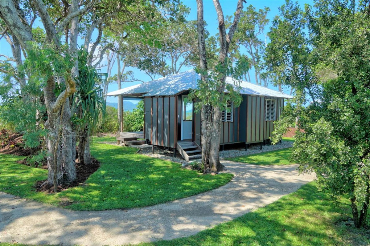 Hotel · The Bungalows - Absolute Beachfront, Mission Beach