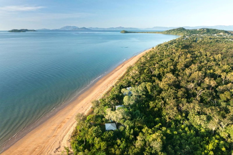The Bungalows - Absolute Beachfront, Mission Beach, Australia