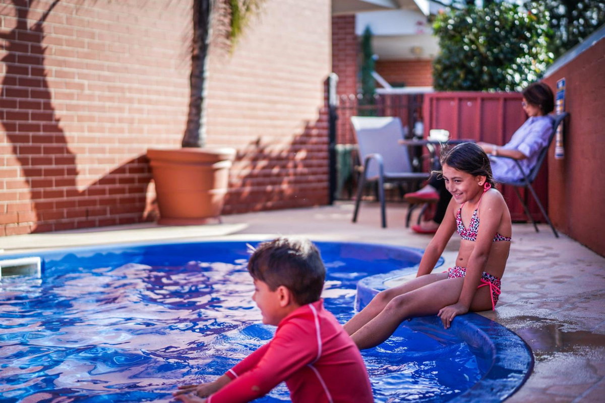 Akuna Motor Inn and Apartments, Australia