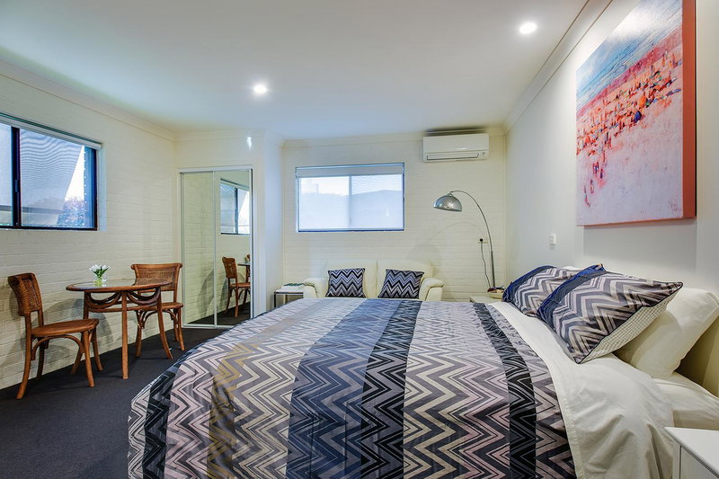 Allambi Holiday Apartments, Lakes Entrance, Australia